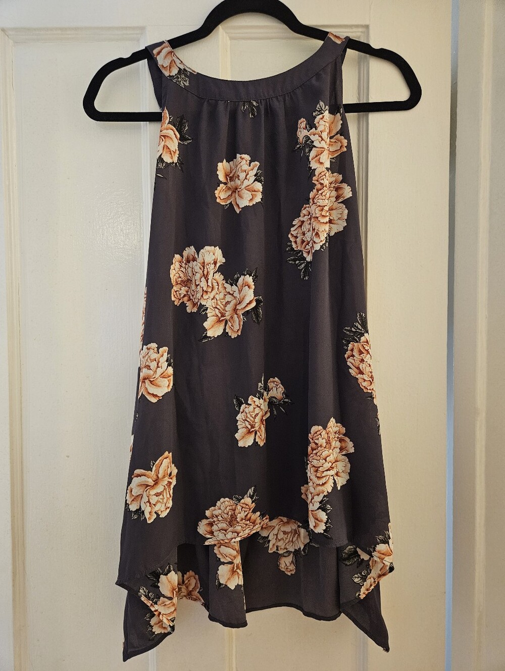 torrid High Low Hem Blouse W/ Pink Flowers Size 0